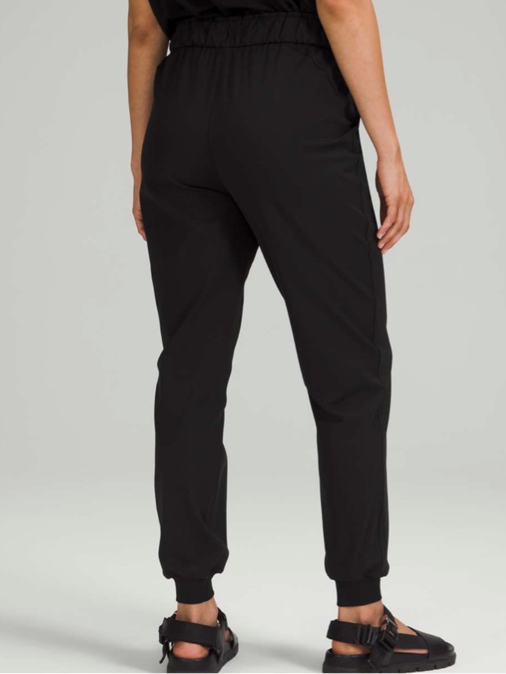 Lululemon Stretch High-Rise Jogger
Black